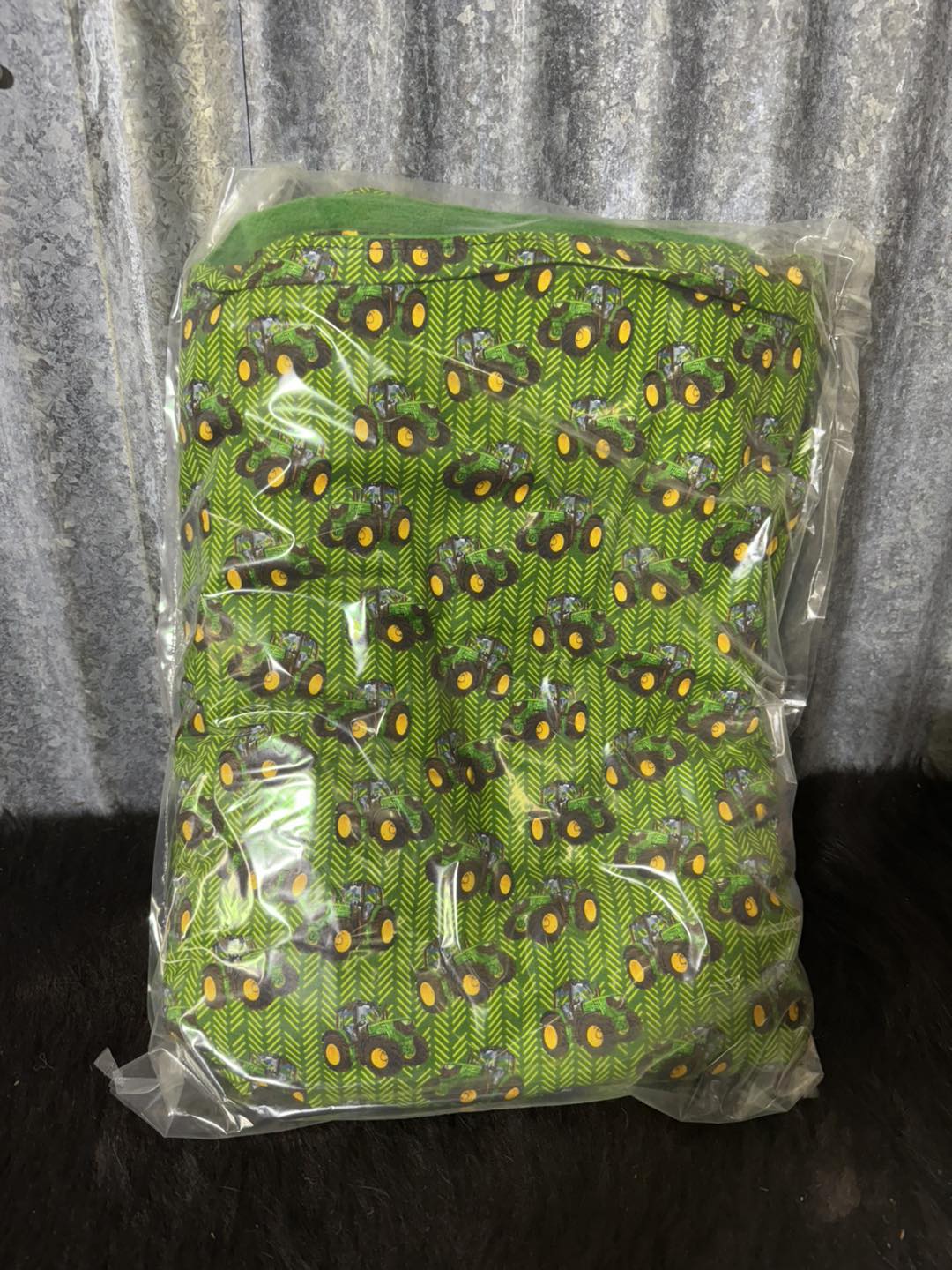 Swag Blanket - John Deere tyre tracks - Green back