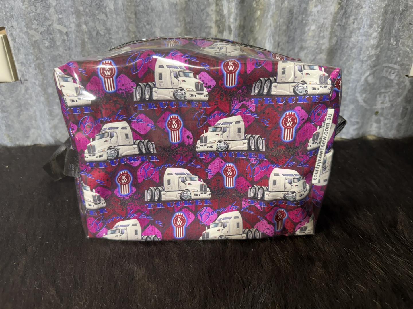 Box Toiletry Bag - Born to be a trucker