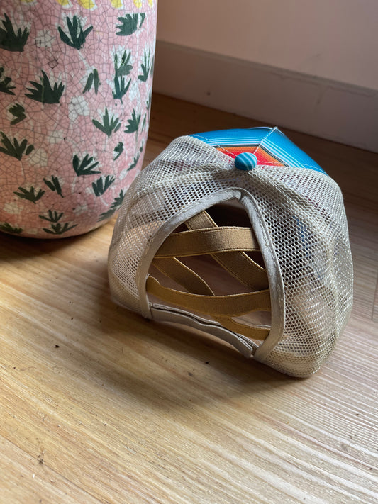 Ponytail trucker cap - serape