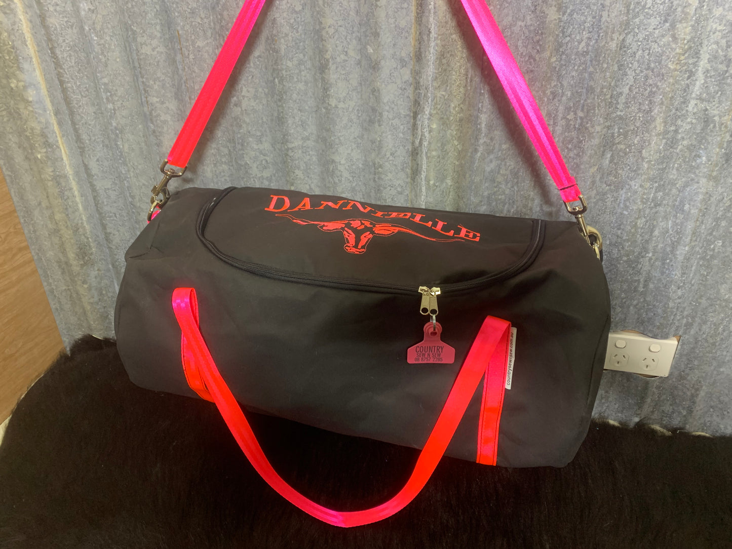 Duffle embroidered.