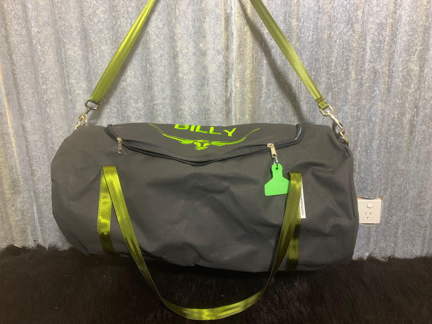 Duffle embroidered.