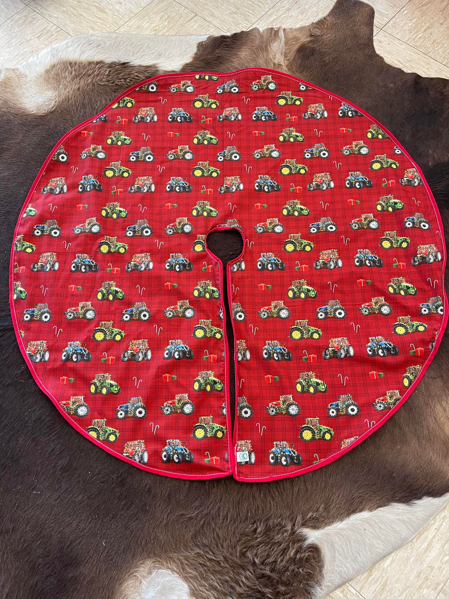 Christmas Tree Skirt - Red tractors