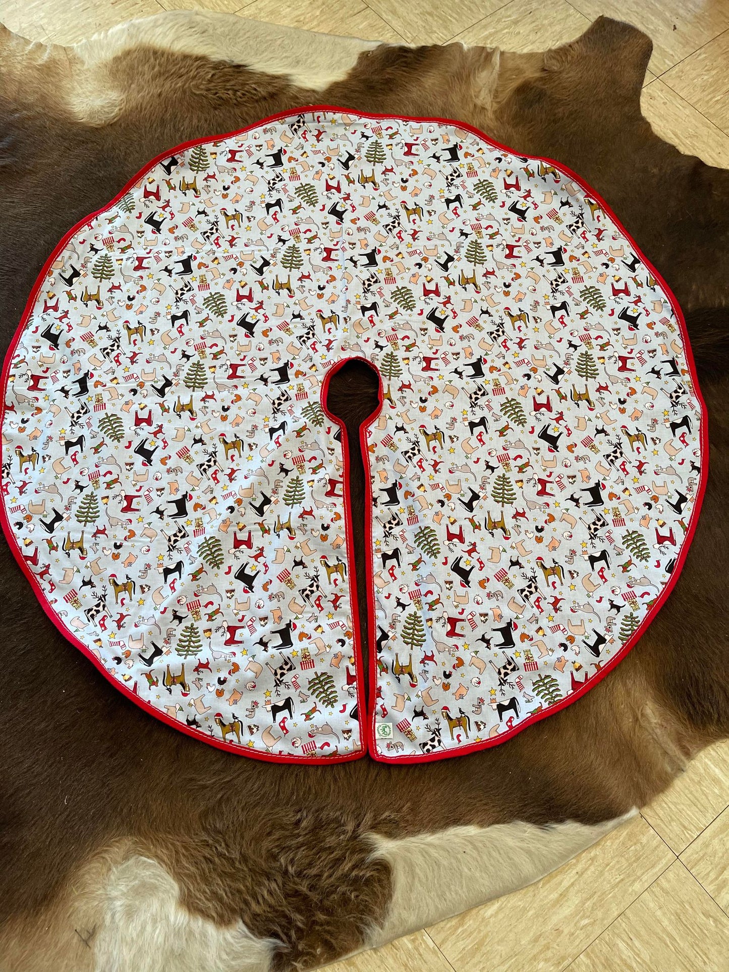 Christmas Tree Skirt - Red tractor design