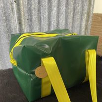 Box Overnight Bag - green/yellow