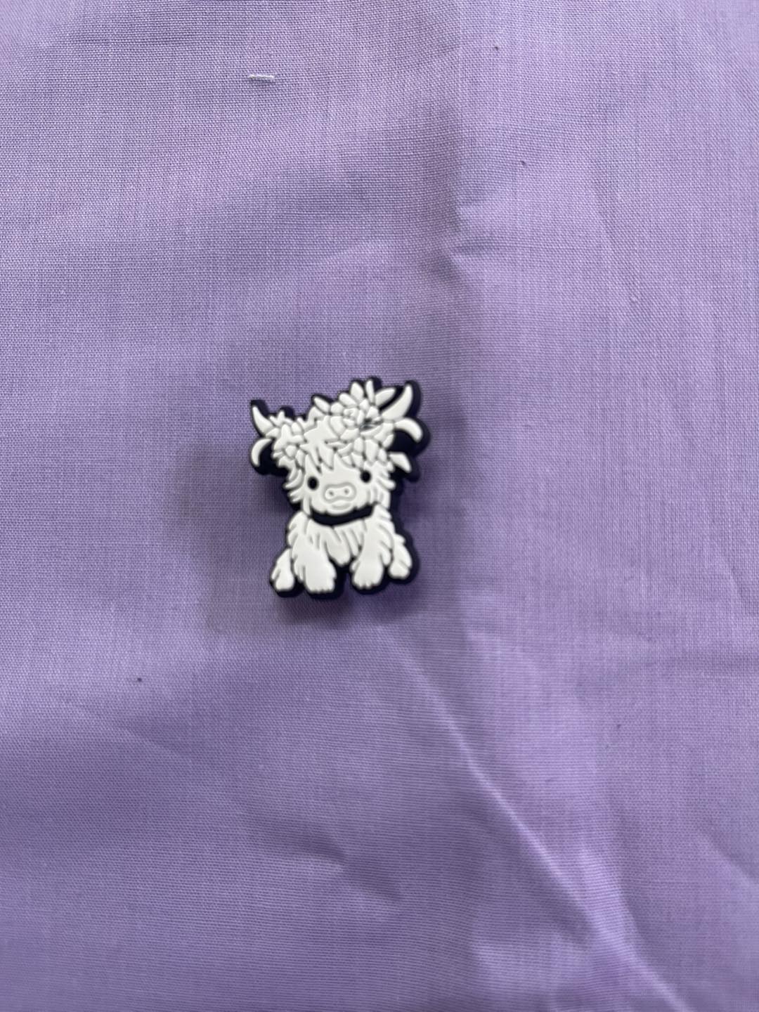 Croc Charm - Highland cow - White