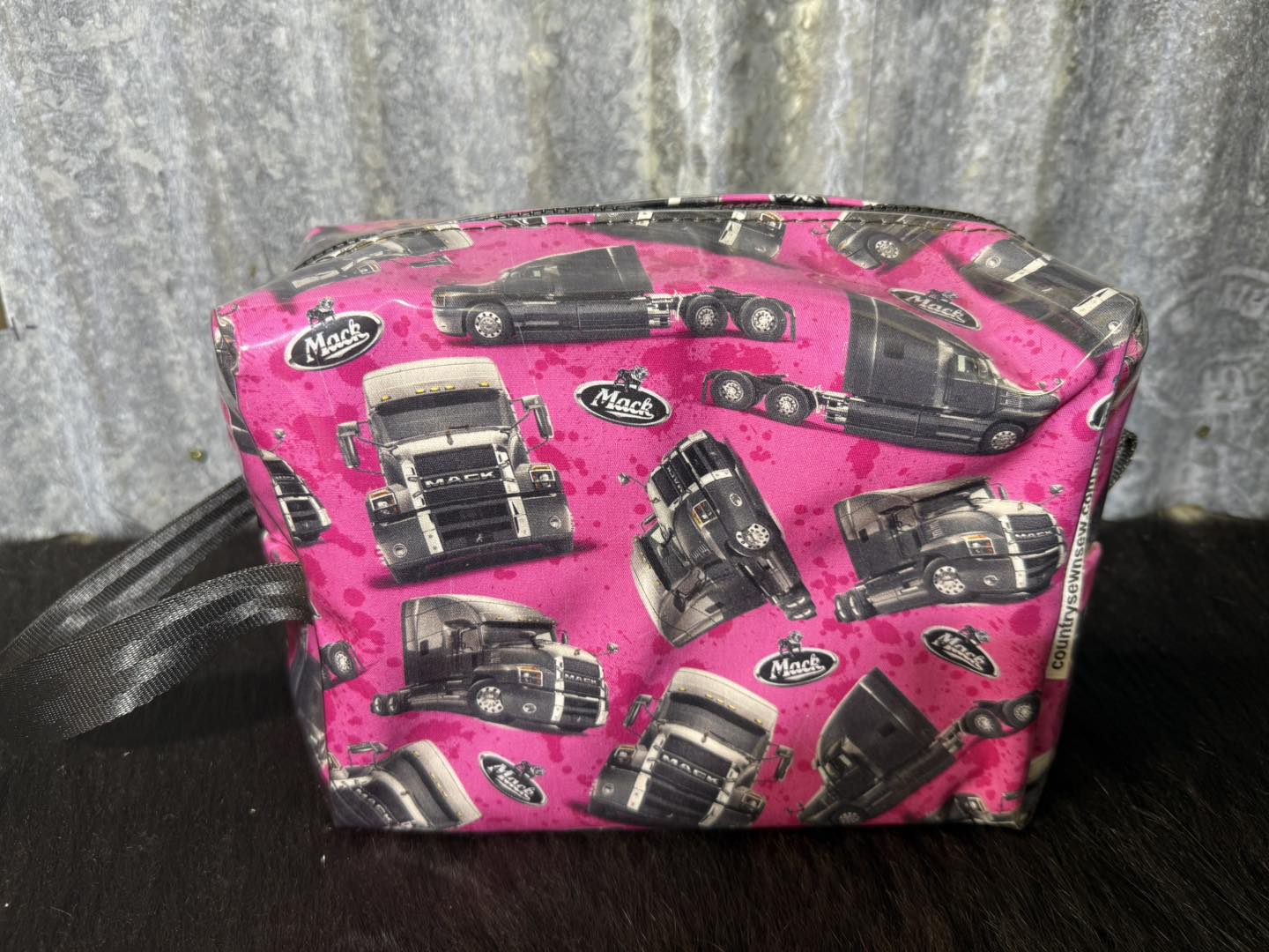 Box Toiletry Bag - Pink Mack