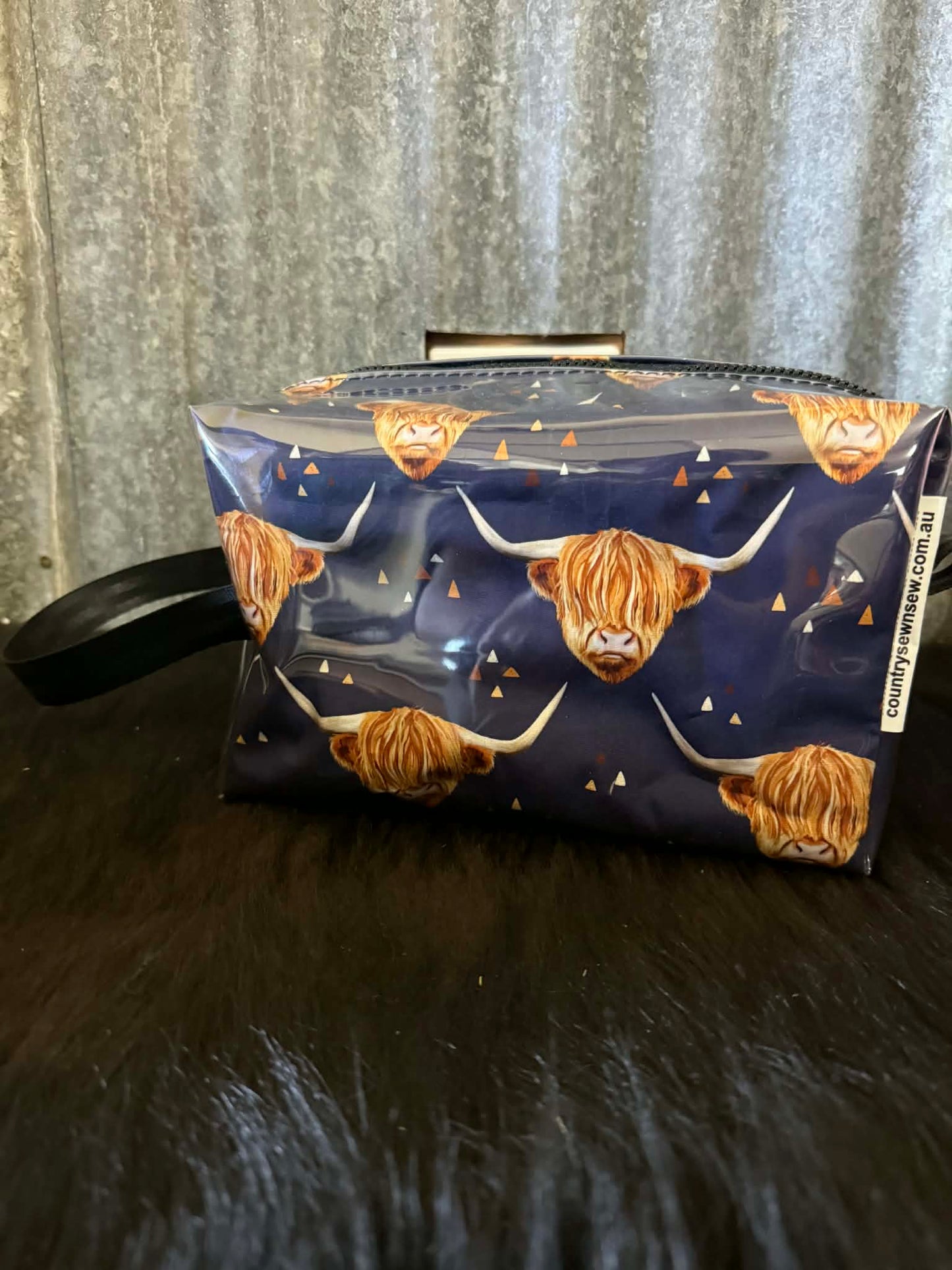 Box Toiletry Bag - Highland cow