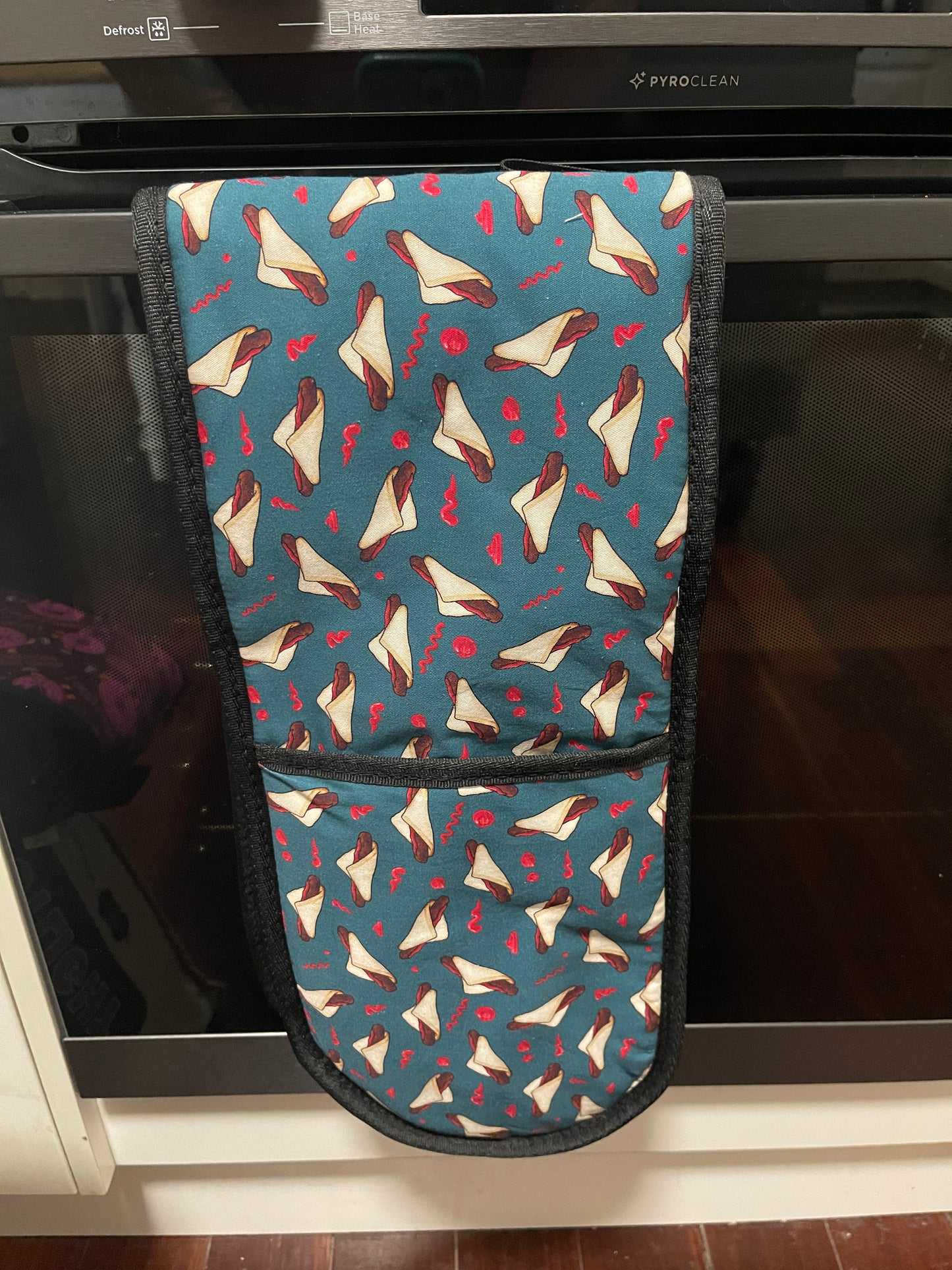 Ready made oven mitt - Bunnings snags