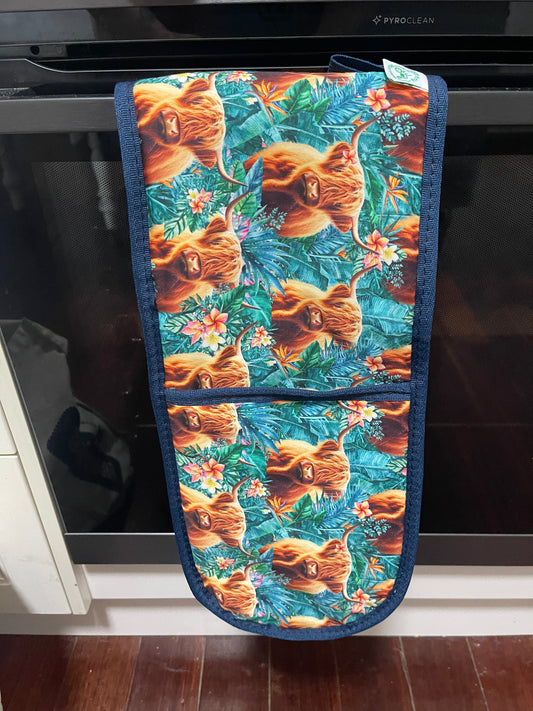 Ready made oven mitt - Highland cows