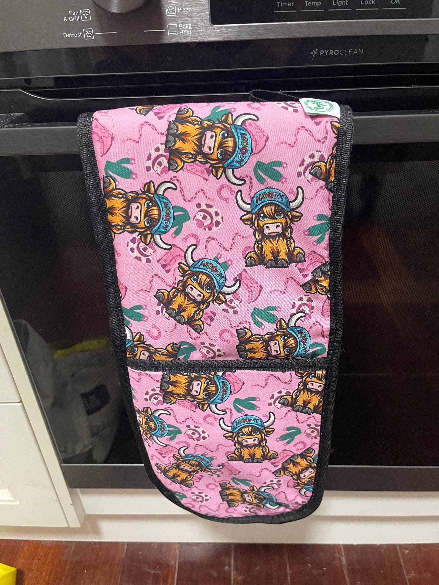 Ready made oven mitt - Moody cow