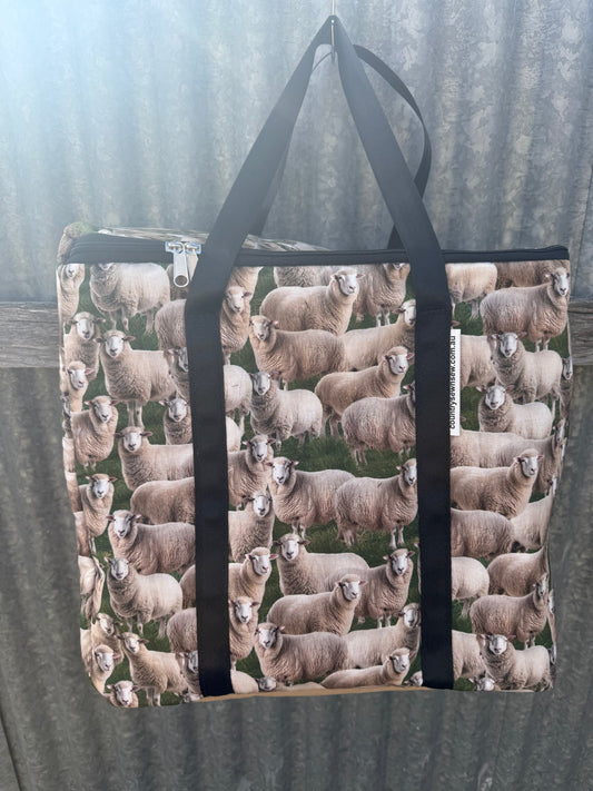 Insulated cooler bag - sheep