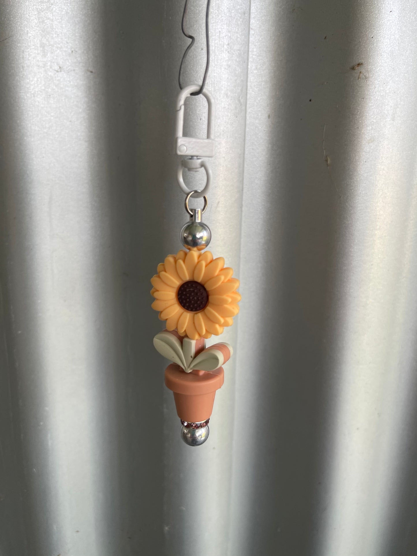 Keyring, beaded - peach daisy flower pot.