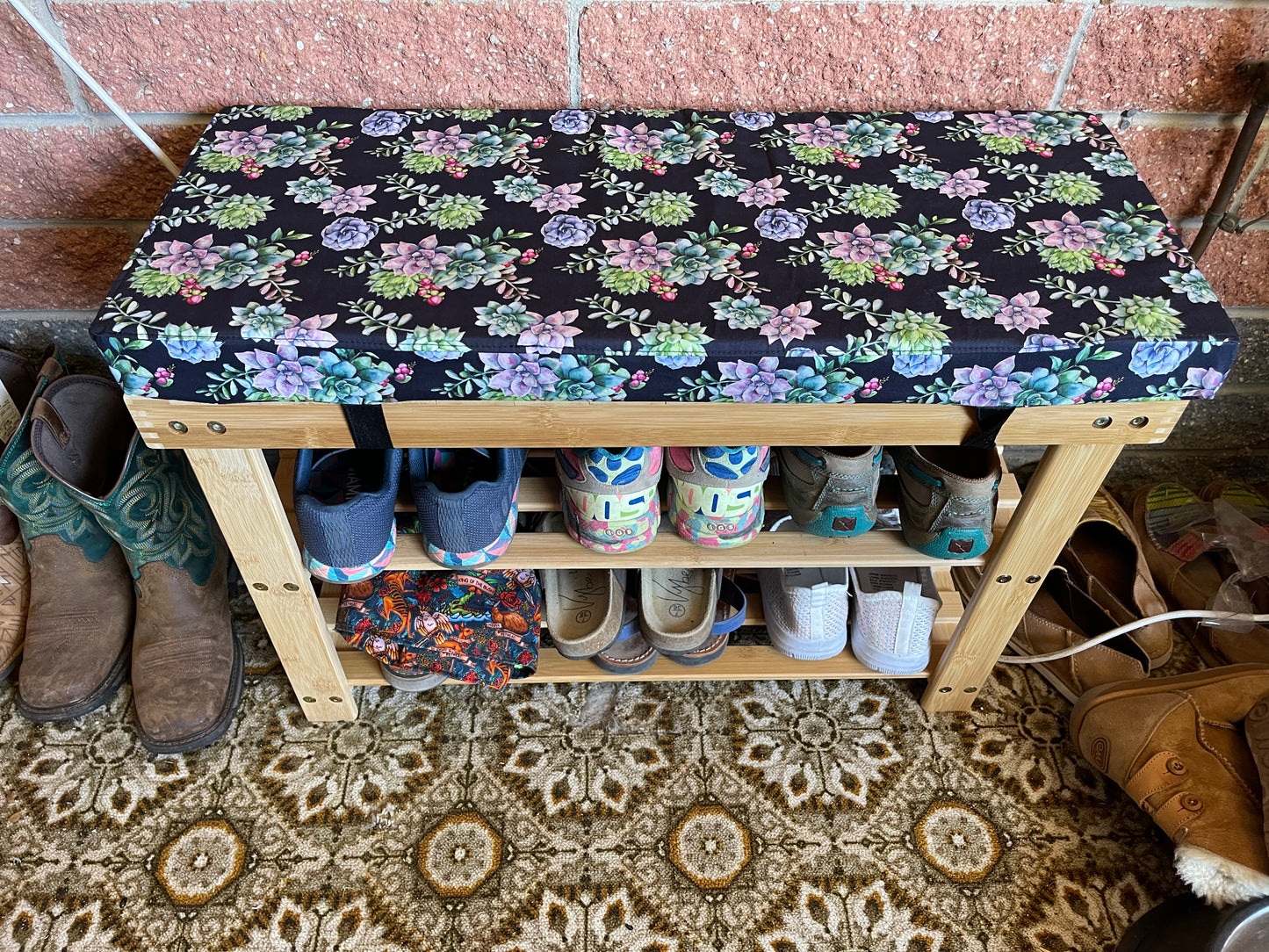 Shoe rack with custom cushion